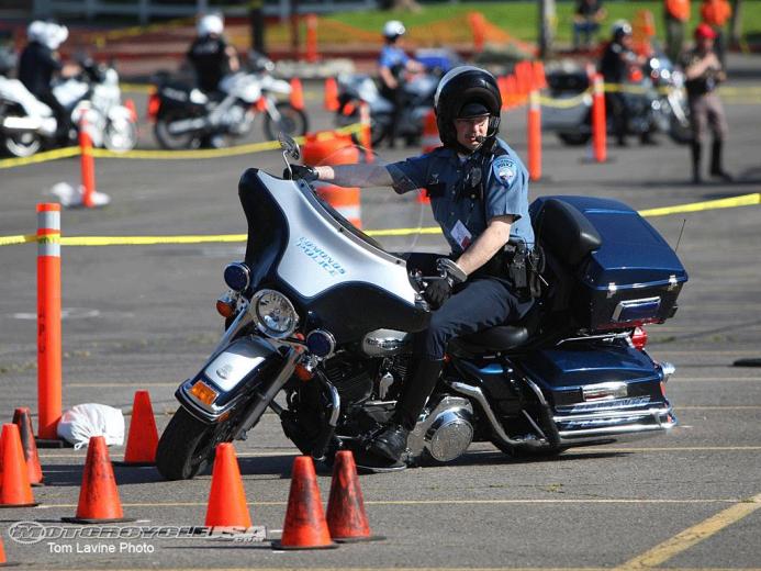 This Officer Dips His Harley Davidson In Fearlessly As He Navigates