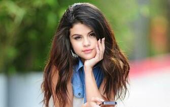 Selena Gomez Pictures HD Wallpaper