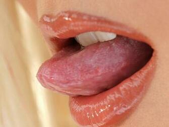 Kiss Lips Wallpaper Pelauts