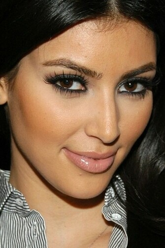 Kim Kardashian Beautiful Eyes iPhone Wallpaper