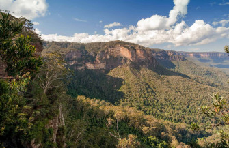 Enjoy The Majesty Of Nature With Beauty Blue Mountains Wallpaper
