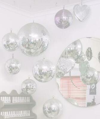 Background Mirrors Beauty Blowdry Bar