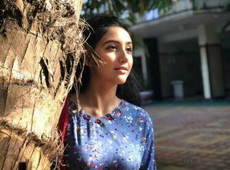 Ashnoor Kaur Beautiful HD Photos Mobile Wallpaper