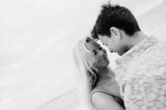 Romantic Love Couples Kissing Wallpaper