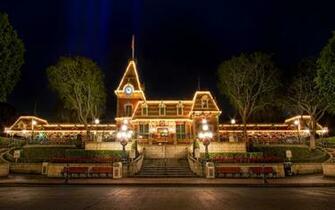 Train Station At Christmas Kb Wallpaper Wallcoo Net