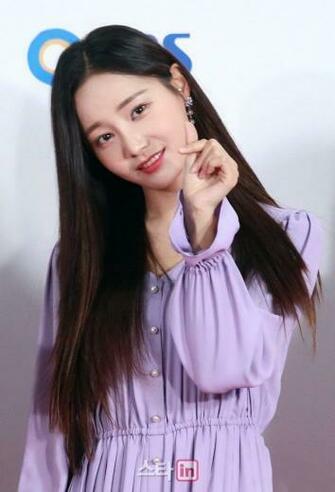 Lee Dabin On Yeonwoo New Pics Rain Jacket Windbreaker