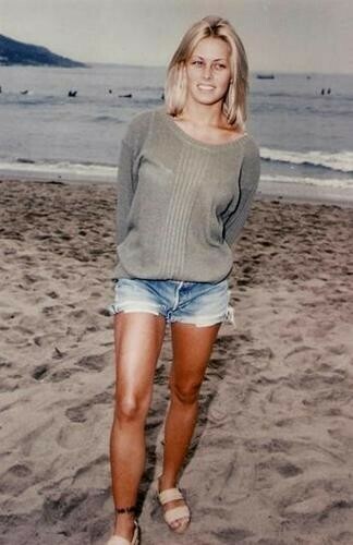 Nicole Eggert Wallpaper Image In The Club