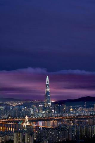 Lotte Tower Stating Out From The Rest Of Seoul Oc