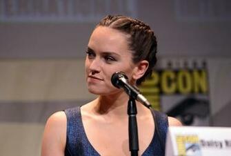 Daisy Ridley Wallpaper And Background
