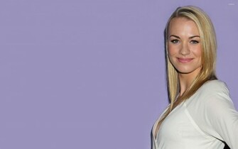 Yvonne Strahovski Wallpaper Celebrity