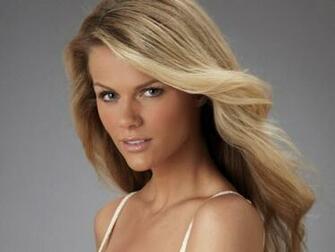Brooklyn Decker Height Weight Bra Size Measurements Waist Hips