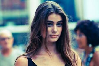 Taylor Hill Wallpaper HD
