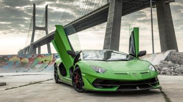 The Myth Of Lamborghini S Scissor Doors