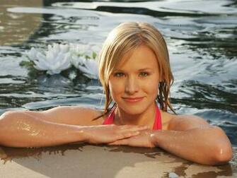 Kristen Bell Swimming Wallpaper