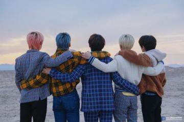 Txt Worldwide On Photo Sketch