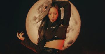 Girls Generation S Taeyeon Is Moonstruck In Dramatic Teaser