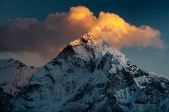 Wallpaper Mountain Top Snow Clouds Khumbu Valley Namche
