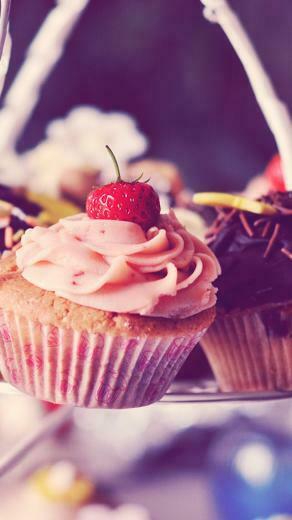 iPhone Wallpaper HD Cupcake Background