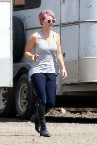 Kaley Cuoco Riding Horse Moorpark Sawfirst Hot Celebrity