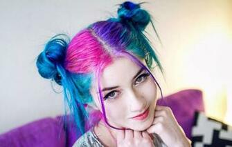 Wallpaper Girl Sofa Wall Smile Lips Lamp Light Face Eyes