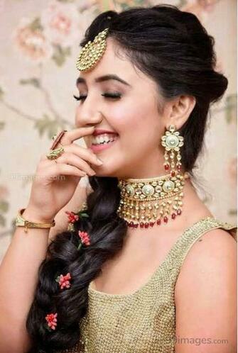 Ashnoor Kaur Beautiful HD Photos Mobile Wallpaper