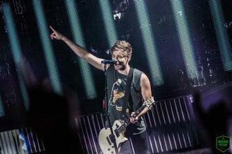 Rowyso Mountain Luke Hemmings Wallpaper