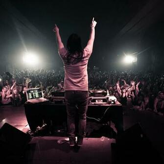 Wallpaper HD iPhone X Steve Aoki iPad
