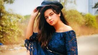 Model Avneet Kaur Wallpaper Baltana