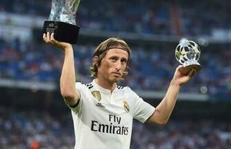 Real Madrid Fans Chant About The Ballon D Or Before Win