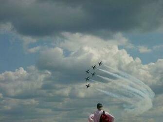 Thunderbirds In Formation Over Milwaukee Wallpaper HD