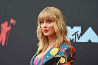 This Taylor Swift Fan Theory Suggests Folklore Is One Complete