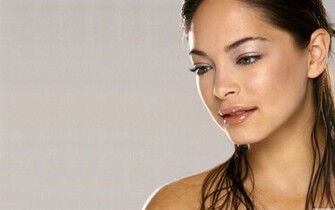 Kristin Kreuk Hot