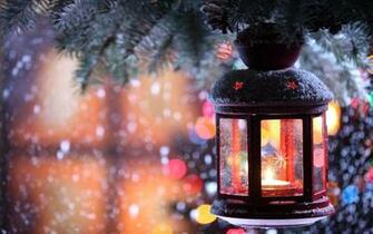 Christmas Lantern Light On Snow Computer Desktop Wallpaper