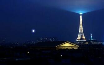 Eiffel Tower At Night Wallpaper