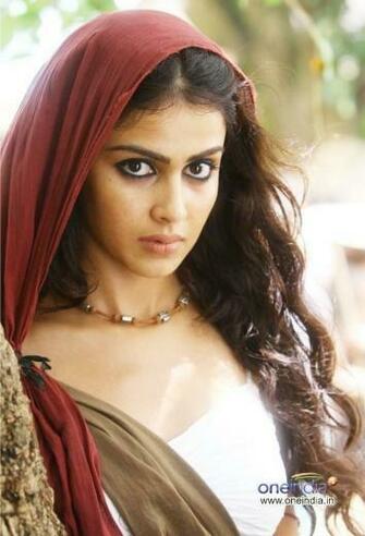 Urumi Photos HD Image Pictures Stills First Look Posters Of