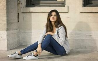 Selena Gomez HD Wallpaper