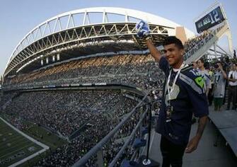 Photo Gallery Flag Raiser Deandre Yedlin
