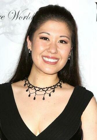 Photo Coverage On The Red Carpet At Theatre