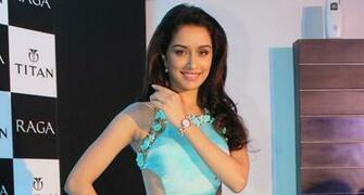 Beautiful Shraddha Kapoor Smiling Face Background HD Mobile