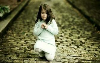 Cute Baby Girl HD Wallpaper