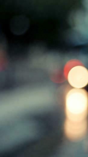 Traffic Stop Lights Blur iPhone Wallpaper