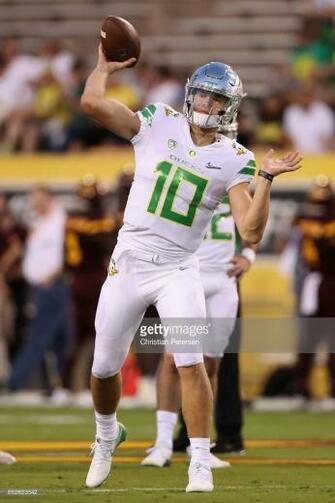 News Photo Quarterback Justin Herbert Of The Oregon Ducks