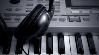 Dj Headphones Synthesizer Mixer Keyboard Piano Music Tech Wallpaper
