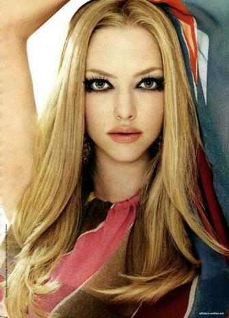 Hollywood Actress Wallpaper Amanda Seyfried