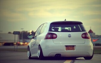 Hella Flush Wallpaper