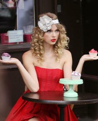 Taylor Swift Cupcakes Celebrity Red Dress Wallpaper