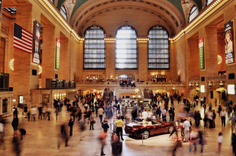 A Long Exposure Shot Of The Crowded Grand Central Station Wallpaper
