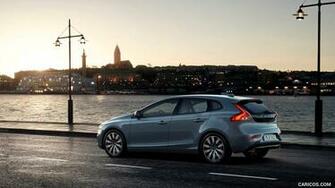 Volvo V40 T4 Momentum Side HD Wallpaper