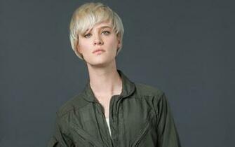 HD Mackenzie Davis Wallpaper