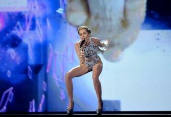 Jennifer Lopez Lady Gaga Miley Cyrus Sizzle In Their Performance